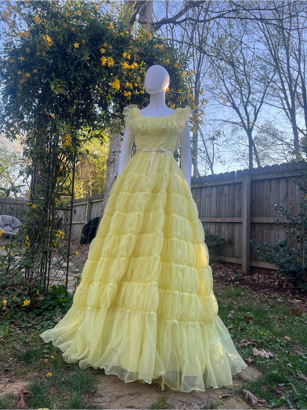 Mike Benet Vintage Sunshine Ruffle Tiered Maxi Dress 8 fits like a 2